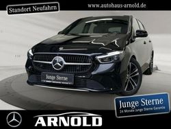 Nachtschwarz Gebraucht 2024 Mercedes B200 Van / Kleinbus | 30.799 € (Guter Preis)