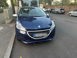 Blau Gebraucht 2015 Peugeot 208 Kleinwagen | 6.650 € (Fairer Preis)