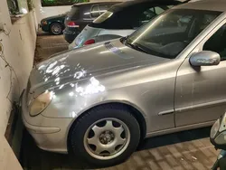 Silber Gebraucht 2003 Mercedes E220 Kombi | 1.600 €