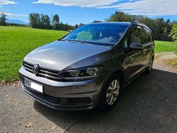Grau Gebraucht 2016 VW Touran Trendline Van / Kleinbus | 15.800 € (Etwas zu teuer)