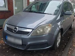 Grau Gebraucht 2006 Opel Zafira Van / Kleinbus | 1.900 €