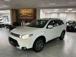 Weiß Gebraucht 2016 Mitsubishi Outlander Top SUV | 14.999 €