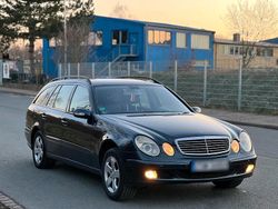 Blau Gebraucht 2004 Mercedes E220 Kombi | 2.200 €