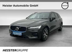Grau (platinum grey / metallic) Gebraucht 2023 Volvo V60 Core Kombi | 34.990 € (Guter Preis)