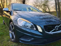 Grau Gebraucht 2013 Volvo V60 R-Design Kombi | 7.700 €