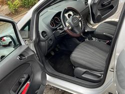 Silber Gebraucht 2007 Opel Corsa Kleinwagen | 2.500 € (Etwas zu teuer)