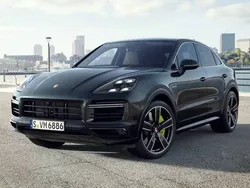 Tiefschwarzmetallic Gebraucht 2021 Porsche Cayenne Turbo S SUV | 109.900 € (Guter Preis)