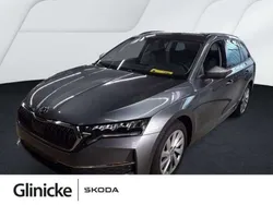 Graphitegrau metallic Gebraucht 2024 Skoda Octavia Selection Kombi | 25.880 € (Guter Preis)