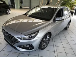 Silber Gebraucht 2023 Hyundai i30 Pure Limousine | 17.490 € (Guter Preis)
