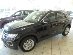Deep black perleffekt Gebraucht 2023 VW T-Roc Life SUV | 37.499 € (Teuer)