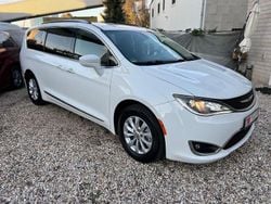 Weiß Gebraucht 2019 Chrysler Pacifica SUV | 25.499 € (Fairer Preis)