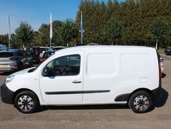 Weiß Gebraucht 2016 Renault Kangoo Rapid Extra Van / Kleinbus | 8.990 € (Teuer)