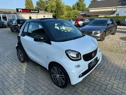 Weiß/schwarz Gebraucht 2018 Smart ForTwo Cabrio Prime Cabrio | 18.999 € (Fairer Preis)