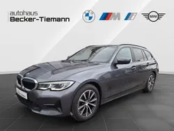 Mineralgrau Gebraucht 2021 BMW 320 Sport Line Kombi | 26.896 € (Teuer)