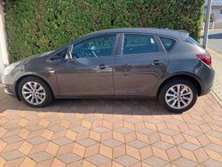 Braun Gebraucht 2013 Opel Astra Limousine | 5.500 € (Etwas zu teuer)