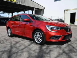 Feuerrot Gebraucht 2018 Renault Mégane IV Business Van / Kleinbus | 13.100 € (Fairer Preis)