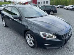 Grau Gebraucht 2015 Volvo V60 Business Edition Kombi | 11.880 € (Fairer Preis)