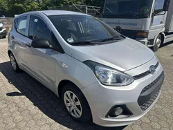 Sleek silver / met Gebraucht 2016 Hyundai i10 Classic Kleinwagen | 3.999 € (Fairer Preis)