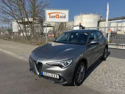Grau Gebraucht 2017 Alfa Romeo Stelvio Super SUV | 14.990 € (Fairer Preis)