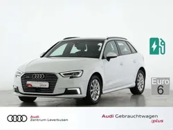 Weiß Gebraucht 2017 Audi A3 Sportback e-tron Limousine | 24.988 €