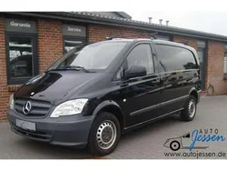 Obsidianschwarz (metallic) Gebraucht 2013 Mercedes Vito Van / Kleinbus | 5.875 € (Superpreis)