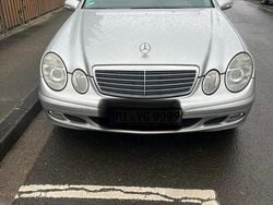Silber Gebraucht 2005 Mercedes E220 Limousine | 5.000 €