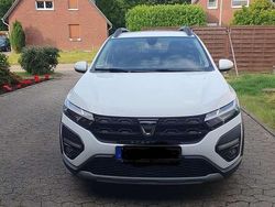 Weiß Gebraucht 2021 Dacia Sandero Stepway Kleinwagen | 10.500 € (Fairer Preis)