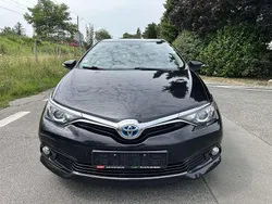 Schwarz Gebraucht 2016 Toyota Auris Hybrid Multidrive S Kleinwagen | 11.500 €