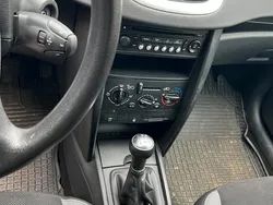 Rot Gebraucht 2007 Peugeot 207 Limousine | 2.000 €