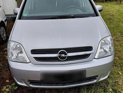 Silber Gebraucht 2004 Opel Meriva Van / Kleinbus | 1.500 €