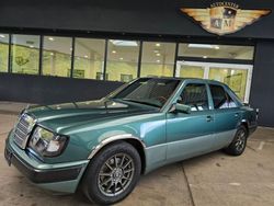 Grün Gebraucht 1991 Mercedes E200 Limousine | 7.450 €