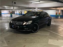 Schwarz Gebraucht 2010 Mercedes E200 Coupé | 8.900 € (Fairer Preis)