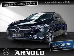 Kosmosschwarz Gebraucht 2024 Mercedes A200 Progressive Limousine | 29.850 € (Fairer Preis)