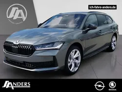 Graphitegrau Neu 2025 Skoda Superb SportLine Kombi | 49.429 €