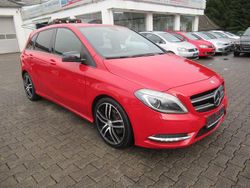 Rot Gebraucht 2014 Mercedes B180 Van / Kleinbus | 10.800 € (Guter Preis)