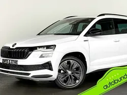 Weiss / moonwhite / metallic Gebraucht 2023 Skoda Karoq SportLine SUV | 37.450 € (Teuer)