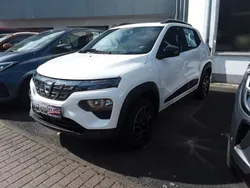 Weiß Gebraucht 2022 Dacia Spring Comfort Plus Kleinwagen | 15.500 € (Teuer)