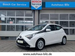 Weiß Gebraucht 2021 Toyota Aygo X-play Kleinwagen | 9.970 € (Guter Preis)