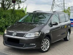 Braun Gebraucht 2015 VW Sharan Comfortline Van / Kleinbus | 13.999 €