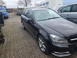 Schwarz Gebraucht 2014 Mercedes 220 Kombi | 13.700 €