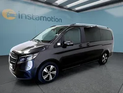 Grau Gebraucht 2024 Mercedes V220 Van / Kleinbus | 62.649 €