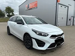 Weiß Gebraucht 2022 Kia Ceed GT-Line Kombi | 20.750 € (Guter Preis)