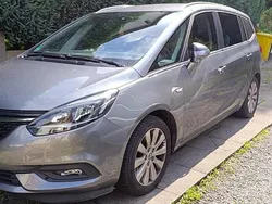 Grau Gebraucht 2018 Opel Zafira Van / Kleinbus | 10.600 € (Fairer Preis)