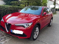 Rot Gebraucht 2017 Alfa Romeo Stelvio SUV | 24.599 € (Etwas zu teuer)