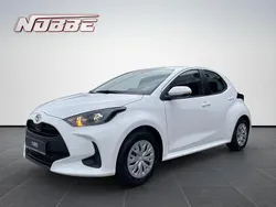 Weiß Gebraucht 2025 Toyota Yaris Hybrid Business Edition Limousine | 23.490 € (Fairer Preis)