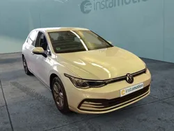 Weiß Gebraucht 2022 VW Golf VIII Life Limousine | 18.225 € (Fairer Preis)