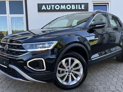Deep black perleffekt Gebraucht 2024 VW T-Roc Style SUV | 30.969 € (Fairer Preis)