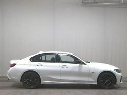 Weiss Gebraucht 2022 BMW 320e M Sport Limousine | 26.980 € (Guter Preis)