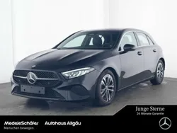 Lack kosmosschwarz (metallic) Gebraucht 2024 Mercedes A180 Limousine | 29.969 € (Fairer Preis)
