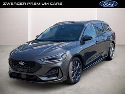 Grau Gebraucht 2024 Ford Focus ST-Line Limousine | 26.800 € (Fairer Preis)